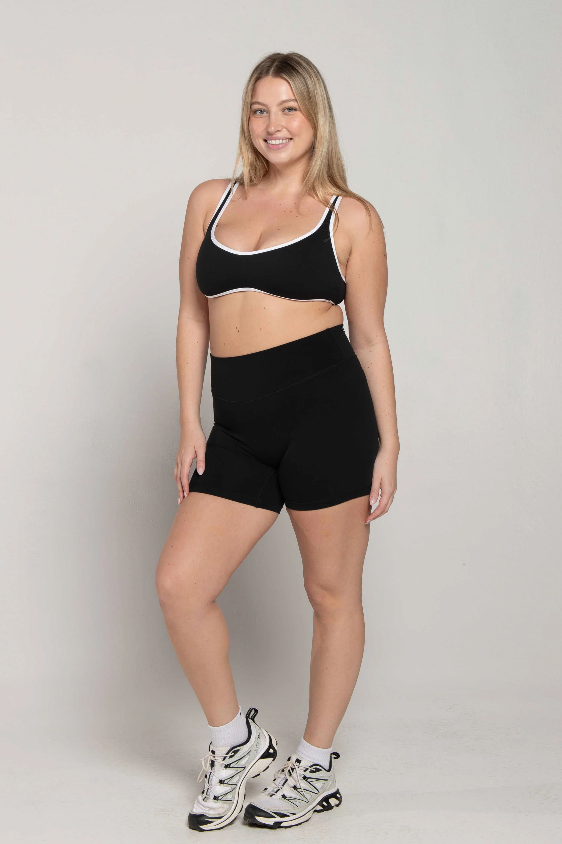 Curved Hem Bra - Black/White - Image 5